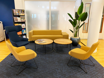 De zithoek bij het CBG|Centrum voor familiegeschiedenis. Foto: MV Kantoor