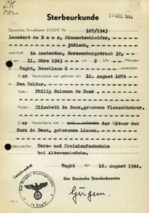 Duitse akte met informatie over een overleden persoon er op.